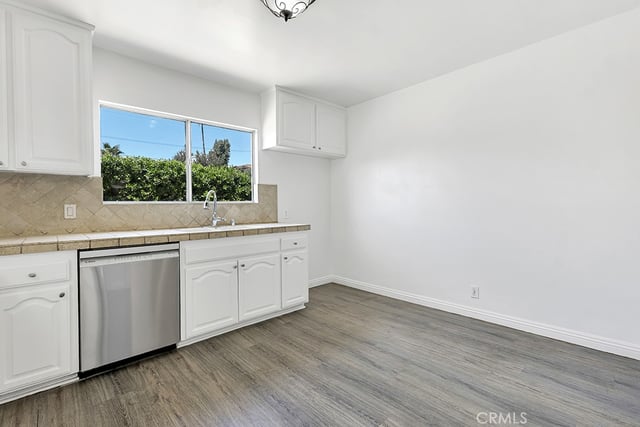 6056 Woodman Avenue, Van Nuys, CA 91401 — photo 11 of 48
