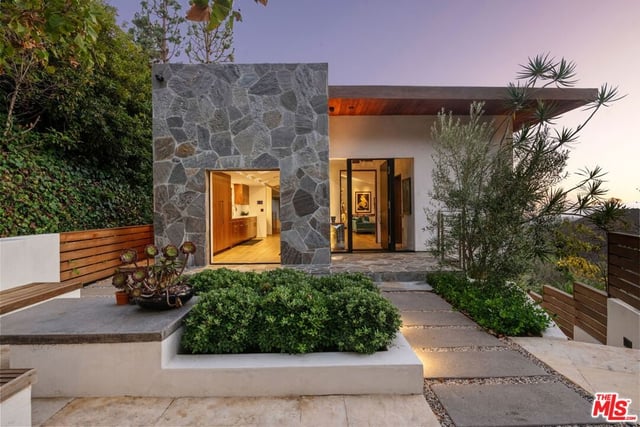 1570 Casale Road, Los Angeles, CA 90272 — photo 5 of 28