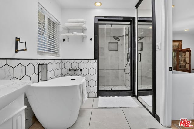 5121 Morella Avenue, Valley Village, CA 91607 — photo 14 of 33