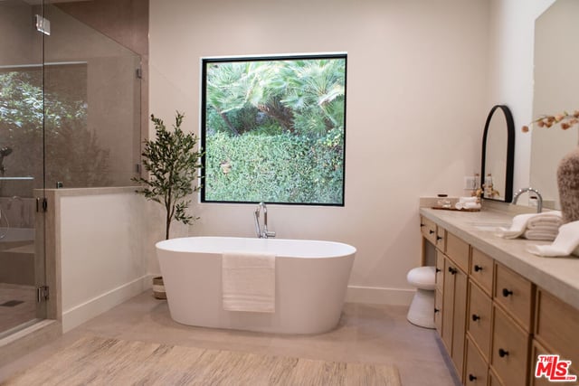 3436 Longridge Avenue, Sherman Oaks, CA 91423 — photo 15 of 29
