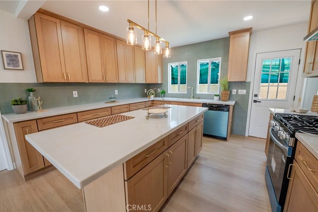 2391 Fashion Ave, Long Beach, CA 90810 — photo 14 of 35