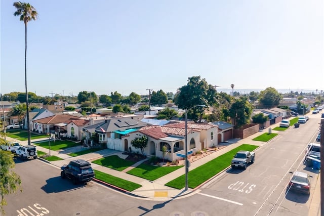 2391 Fashion Ave, Long Beach, CA 90810 — photo 5 of 35