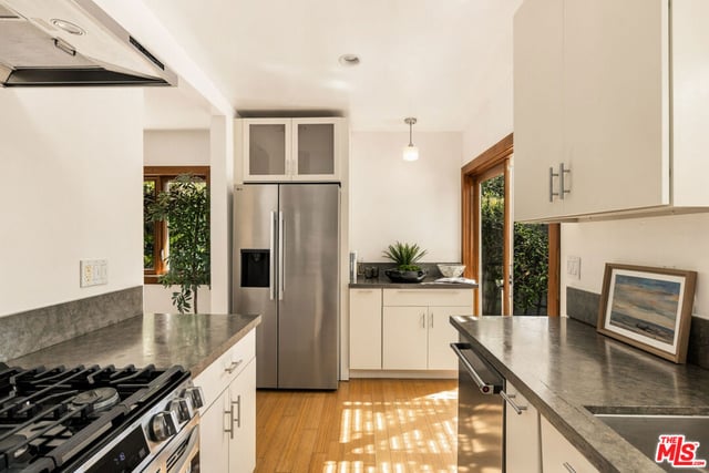 2429 Cloy Avenue, Venice, CA 90291 — photo 10 of 25