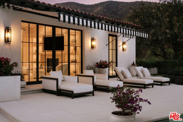 1445 Via Cresta, Pacific Palisades, CA 90272 — photo 5 of 35