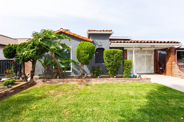1919 W 82nd, Los Angeles, CA 90047 — photo 4 of 75