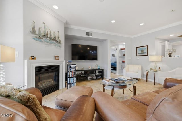 4268 Tradewinds Drive, Oxnard, CA 93035 — photo 10 of 37