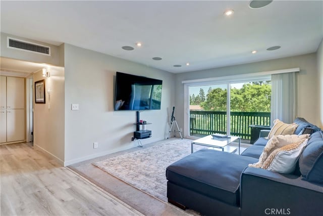 576 N Bellflower Boulevard 303, Long Beach, CA 90814 — photo 2 of 37