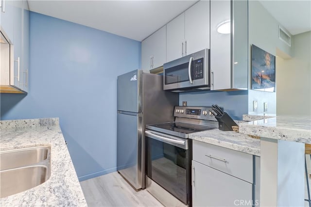 576 N Bellflower Boulevard 303, Long Beach, CA 90814 — photo 5 of 37