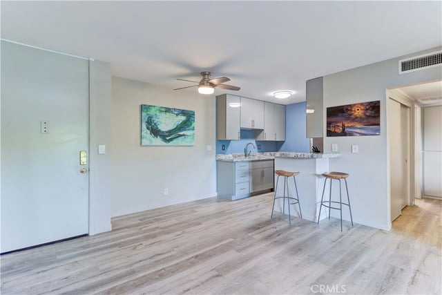576 N Bellflower Boulevard 303, Long Beach, CA 90814 — photo 8 of 37