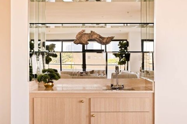 10560 Wilshire Boulevard 404, Los Angeles, CA 90024 — photo 13 of 45