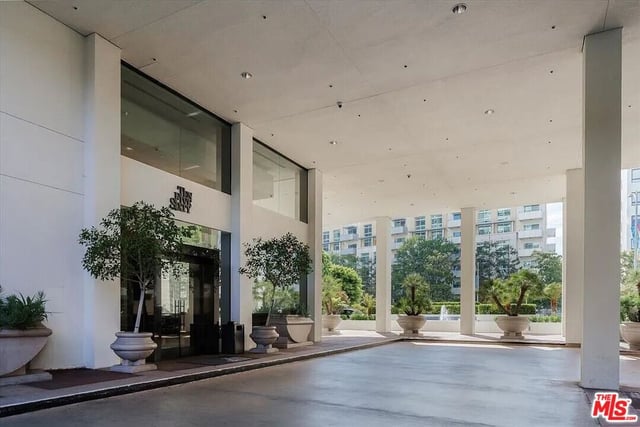 10560 Wilshire Boulevard 404, Los Angeles, CA 90024 — photo 41 of 45