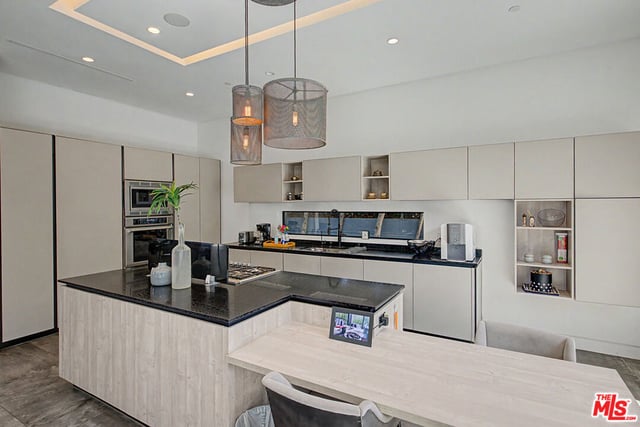 622 S Sycamore Avenue, Los Angeles, CA 90036 — photo 13 of 56