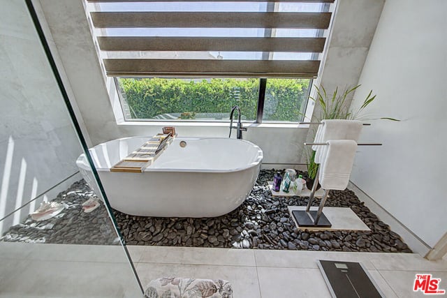 622 S Sycamore Avenue, Los Angeles, CA 90036 — photo 39 of 56