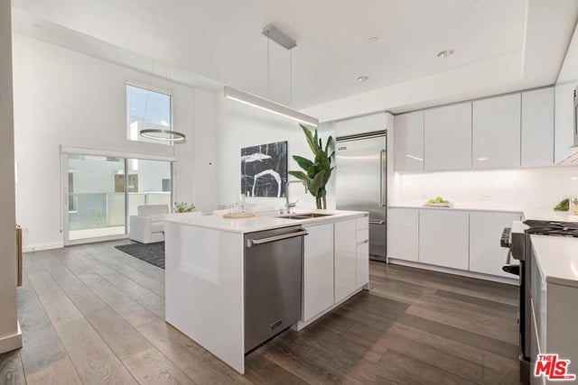 1433 14th Street 15, Santa Monica, CA 90404 — photo 8 of 25