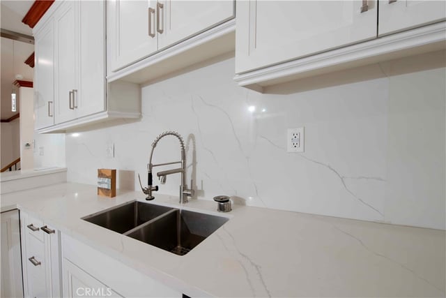 1330 W 48th, Los Angeles, CA 90037 — photo 6 of 41