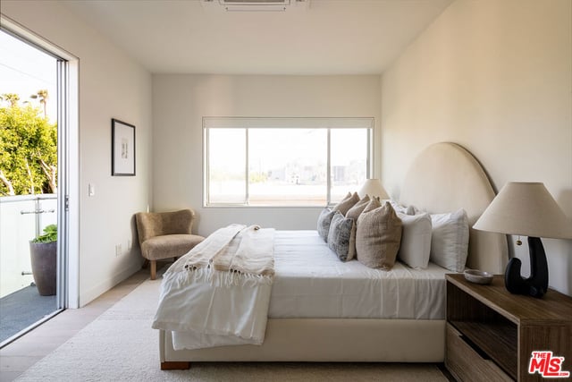 928 N Croft Avenue 303, West Hollywood, CA 90069 — photo 14 of 29