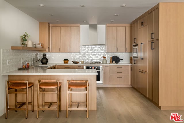 928 N Croft Avenue 303, West Hollywood, CA 90069 — photo 8 of 29