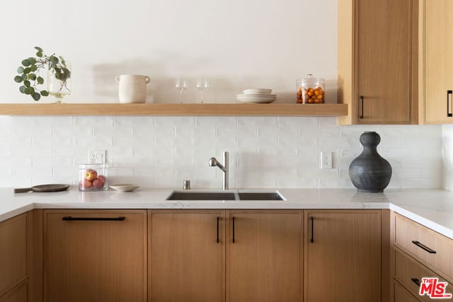 928 N Croft Avenue 303, West Hollywood, CA 90069 — photo 9 of 29