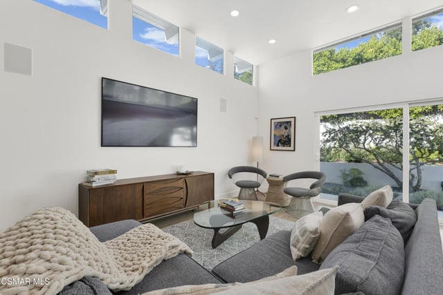 4500 Stark Avenue, Woodland Hills, CA 91364 — photo 11 of 39