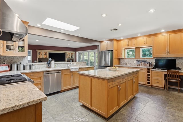 4956 Hood Drive, Woodland Hills, CA 91364 — photo 12 of 41