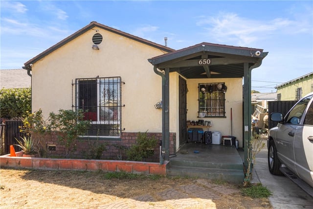 650 W 107th Street, Los Angeles, CA 90044 — photo 2 of 12