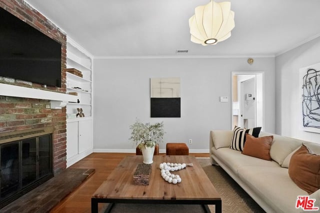 5812 S Garth Avenue, Los Angeles, CA 90056 — photo 12 of 56