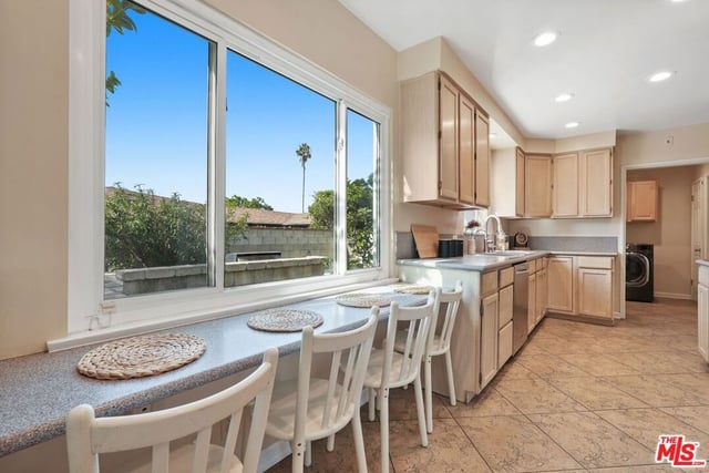 5812 S Garth Avenue, Los Angeles, CA 90056 — photo 22 of 56