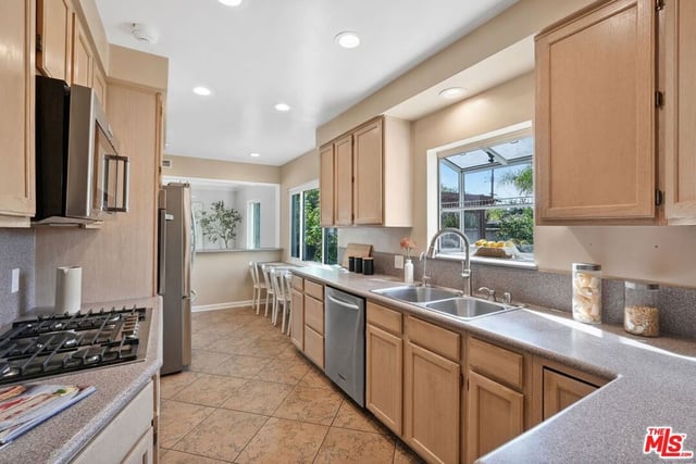 5812 S Garth Avenue, Los Angeles, CA 90056 — photo 25 of 56