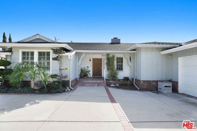 5812 S Garth Avenue, Los Angeles, CA 90056 — photo 5 of 56