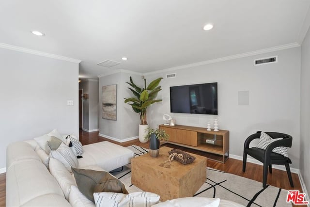 5812 S Garth Avenue, Los Angeles, CA 90056 — photo 9 of 56