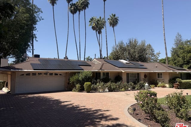 5429 Corbin Avenue, Los Angeles, CA 91356 — photo 2 of 44
