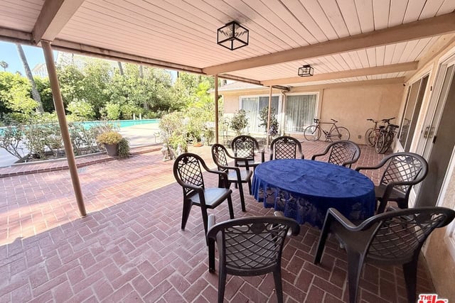 5429 Corbin Avenue, Los Angeles, CA 91356 — photo 31 of 44