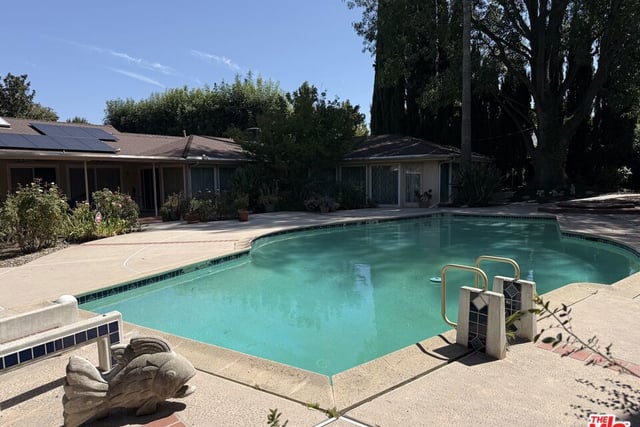 5429 Corbin Avenue, Los Angeles, CA 91356 — photo 40 of 44