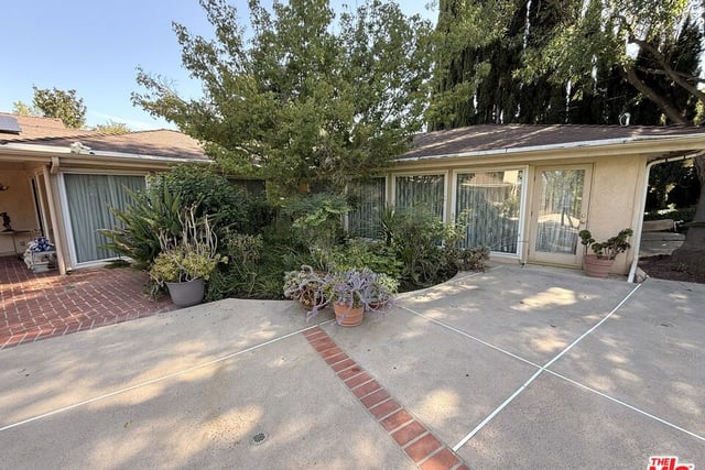 5429 Corbin Avenue, Los Angeles, CA 91356 — photo 41 of 44