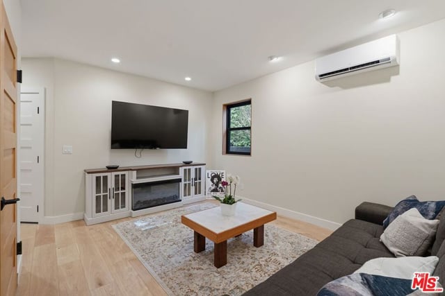 12430 Mitchell Avenue, Los Angeles, CA 90066 — photo 4 of 32