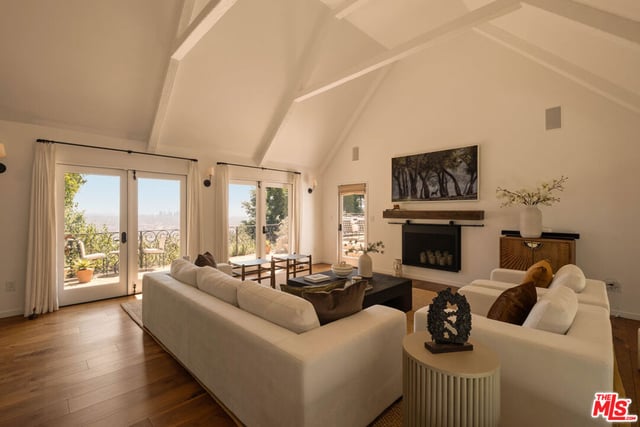 8148 Mannix Drive, Los Angeles, CA 90046 — photo 11 of 42
