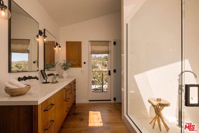 8148 Mannix Drive, Los Angeles, CA 90046 — photo 15 of 42