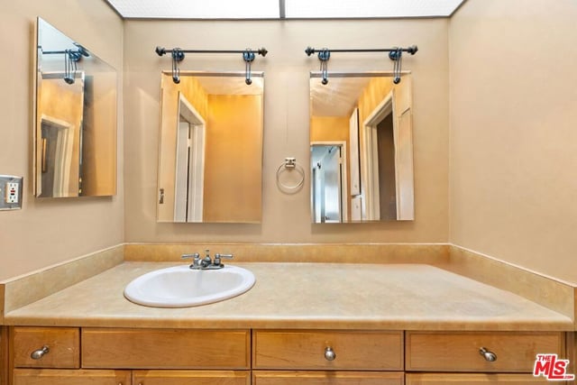 5651 Sumner Way 203, Culver City, CA 90230 — photo 14 of 32