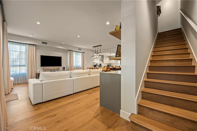 10612 Bloomfield Street, Toluca Lake, CA 91602 — photo 20 of 38
