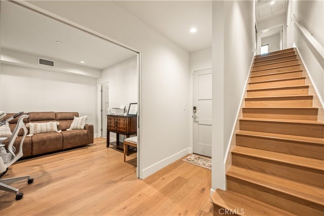 10612 Bloomfield Street, Toluca Lake, CA 91602 — photo 3 of 38