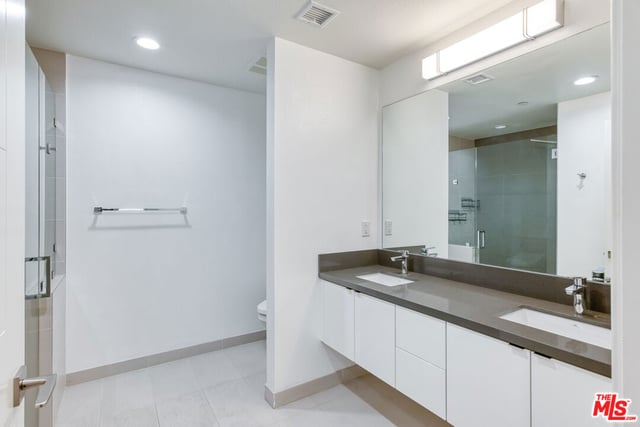 4813 Oakwood Avenue 103, Los Angeles, CA 90004 — photo 12 of 20