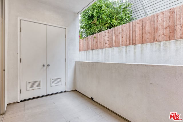 4813 Oakwood Avenue 103, Los Angeles, CA 90004 — photo 18 of 20