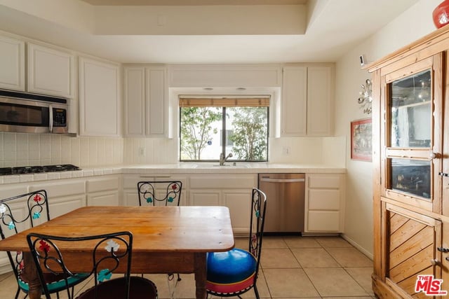 10336 Almayo Avenue 302, Los Angeles, CA 90064 — photo 11 of 29