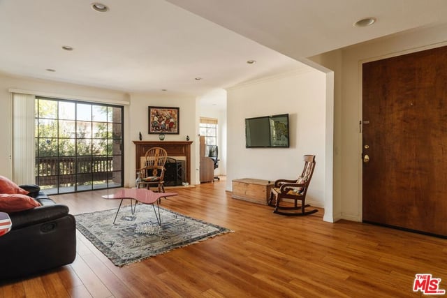 10336 Almayo Avenue 302, Los Angeles, CA 90064 — photo 2 of 29