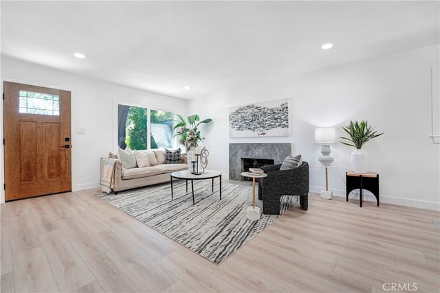 20919 Costanso Street, Woodland Hills, CA 91364 — photo 4 of 34