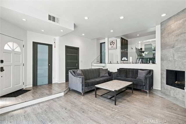 7100 Balboa Boulevard 807, Lake Balboa, CA 91406 — photo 4 of 22