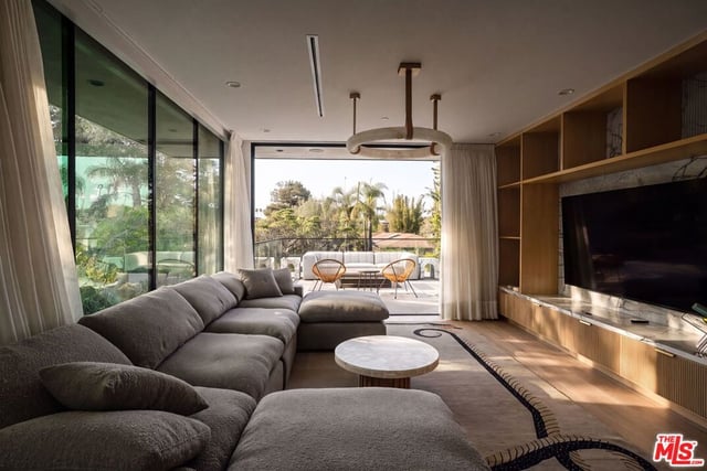 738 Palms Boulevard, Venice, CA 90291 — photo 2 of 34