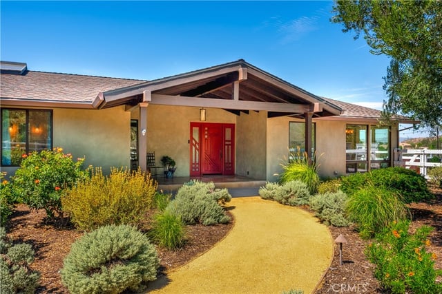 196 Colt Lane, Thousand Oaks, CA 91361 — photo 4 of 58