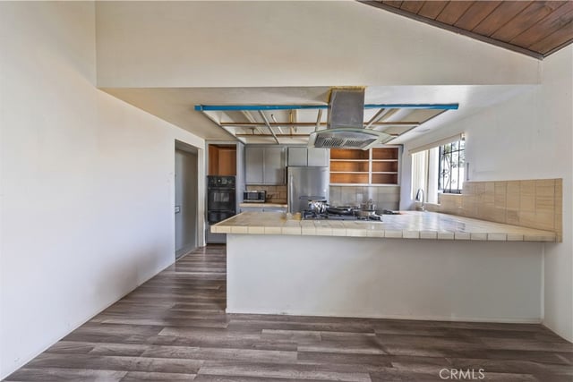 915 E 41st, Los Angeles, CA 90011 — photo 10 of 49