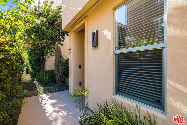 10716 Toluca Court, Toluca Lake, CA 91602 — photo 9 of 38